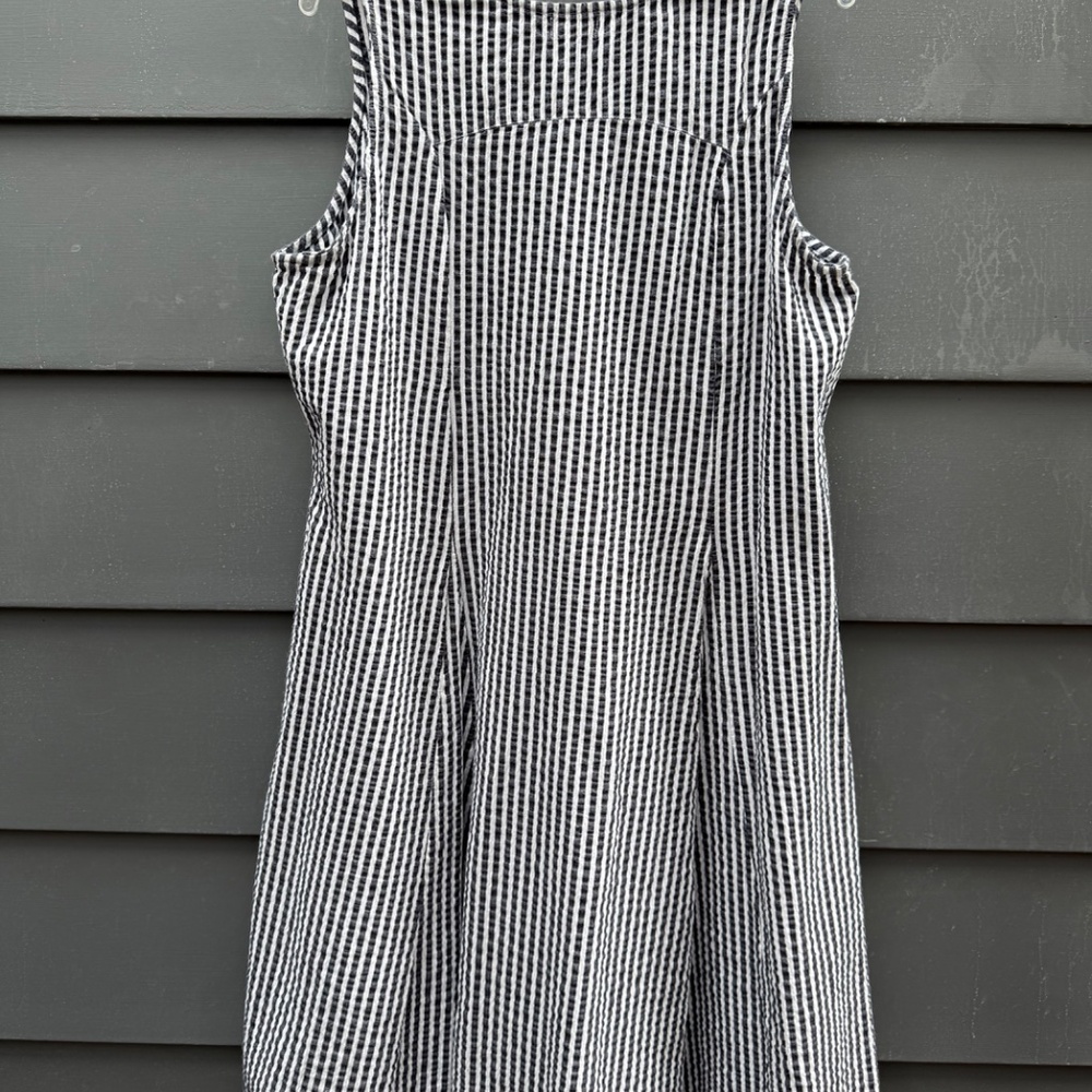 Sleeveless Black and White Striped Midi Dress with Pockets - Picture 3 of 9